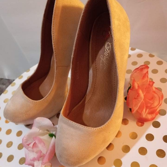 Heels - Picture 6 of 6